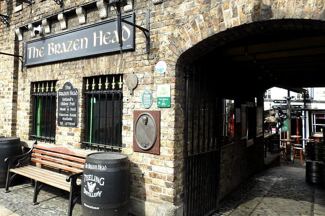 Dublin Old Town: Famous Pubs Exploration Game and Tour - Who Will Love This Experience?