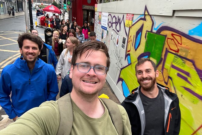 Dublin Out-Off-Tourist-Path Pub Tour and Tastings With a Local - Live Entertainment and Atmosphere