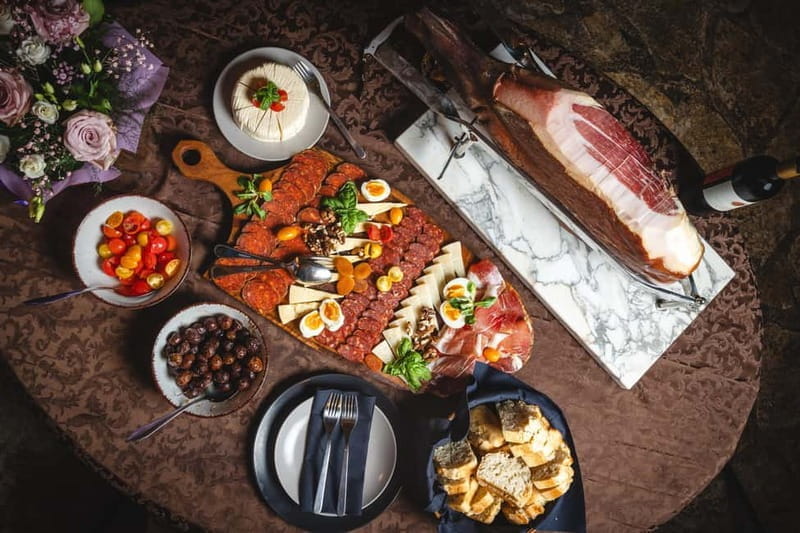 Dubrovnik: Croatian family style peka dining - Entering the Authentic Croatian Dining Scene in Dubrovnik