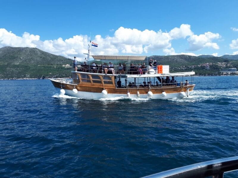 Dubrovnik: Elaphiti Islands Boat Cruise with Lunch & Drinks - The Scenic Boat Ride: Your First Impressions