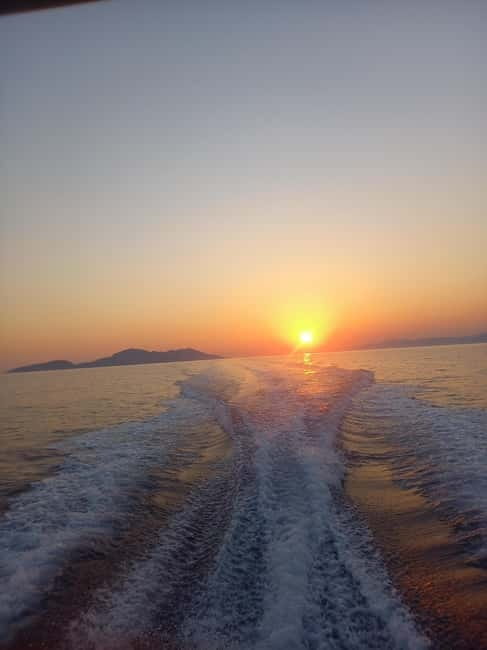 Dubrovnik: Hvar Island Luxury Mini Yacht Tour - Scenic Cruise and the Beauty of the Pakleni Islands