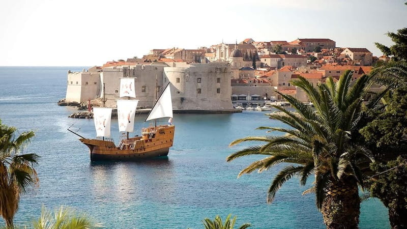 Dubrovnik: Old City Walking Tour with a FREE Polaroid Photo - Key points / Takeaways