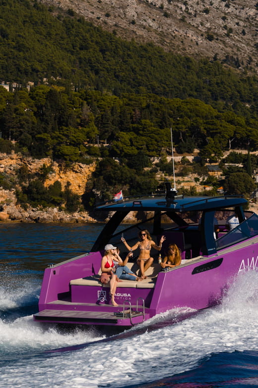 Dubrovnik: Private Luxury Yacht Tour to the Elaphite Islands - Dubrovnik: Private Luxury Yacht Tour to the Elaphite Islands