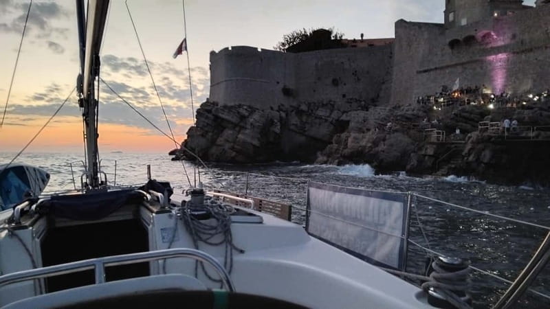 Dubrovnik : Romantic Sunset with a bottle of wine on a yacht - FAQ