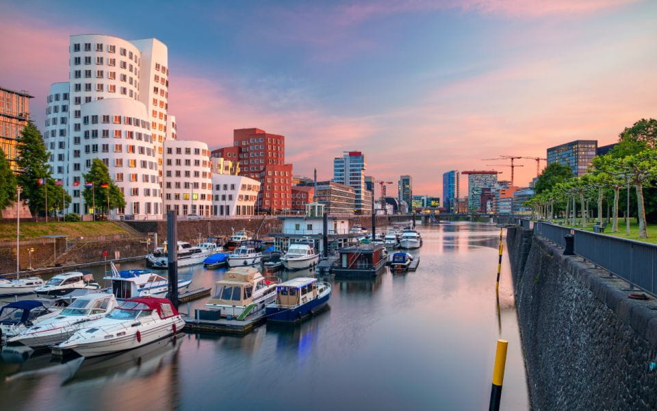 Duesseldorf: Self-Guided Outdoor Escape Game - Game Features