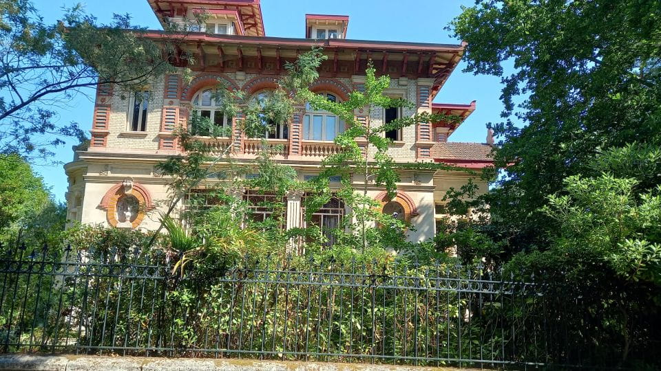 Dune of Pilat and Oyster Tasting! What Else? - Oyster Tasting at La Teste-de-Buch