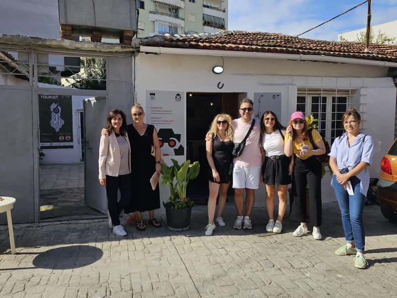 Durrës: Peeping Tourist Exhibition Ticket - FAQ