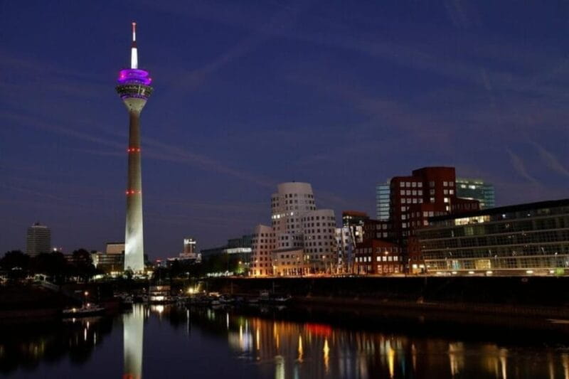 Dusseldorf : Highlights Walking tour with A Guide - Key Points / Takeaways