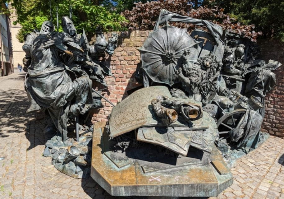 Düsseldorf: Scavenger Hunt and City Sights Self-Guided Tour - Meeting Point