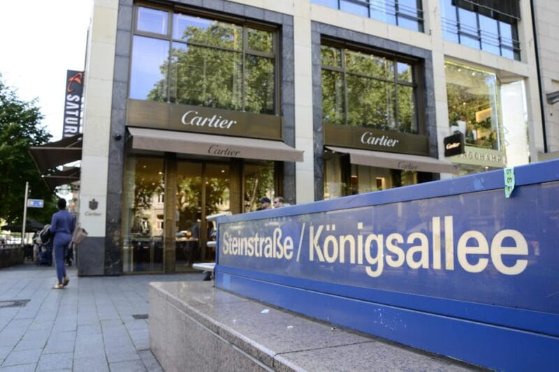 Düsseldorf walk: The Old Town and a charming market square - Price and Value: Is It Worth It?