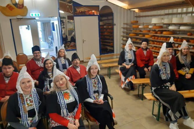 Dutch Experience in Volendam with Traditional Outfits - Exploring Volendam in Depth