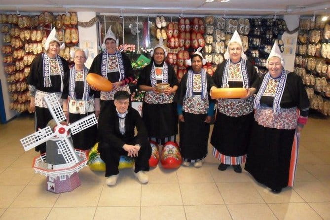 Dutch Experience in Volendam with Traditional Outfits - FAQ