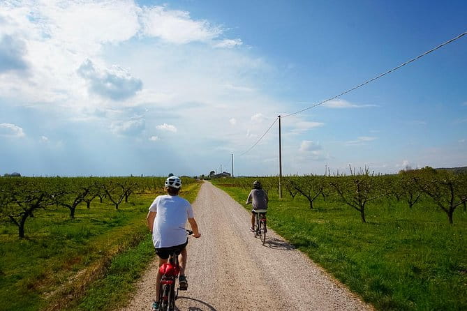 E-bike adventure among medieval castles and old villages - Discovering the Veneto Countryside on Electric Bikes