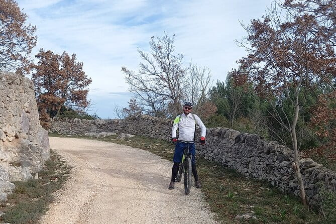 e-bike tour along the cycle path of the Apulian Aqueduct - Logistics and Booking Details