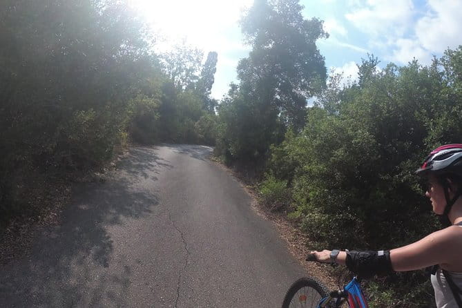 e-MTB Tour - Durrells Farm & Crab Lake [30Km - 18Mi] - Who Should Consider This Tour?