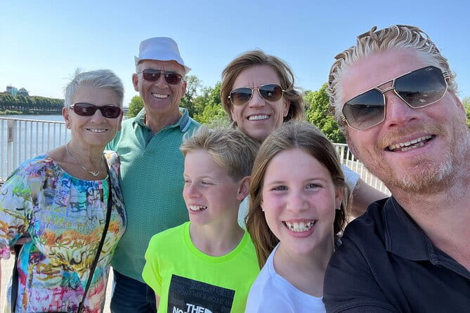 e-Scavenger hunt Honfleur: Explore the city at your own pace - Price and Practicalities