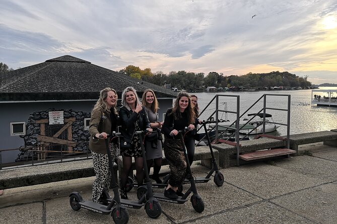 E-Scooter CRAFT BEER and BREWERY Tour - Sampling Bespoke Brews at Bars