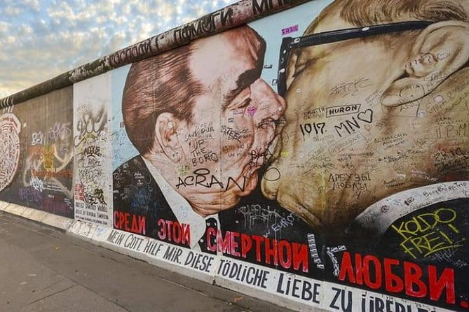 East Meets West: Berlins Street Art & Culinary Culture - Review Introduction