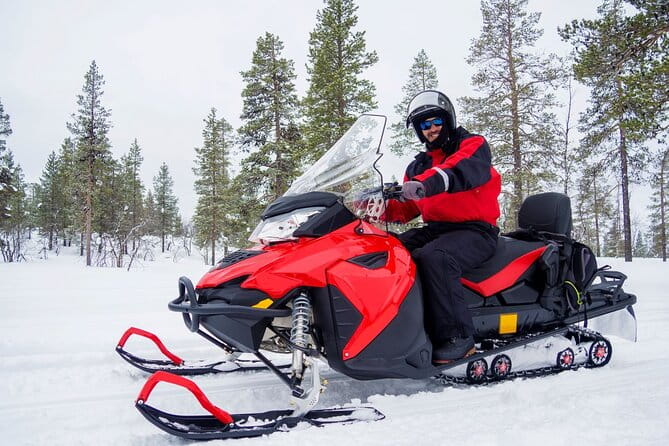 Easy Snowmobile Safari - An In-Depth Look at the Snowmobile Safari Experience in Rovaniemi