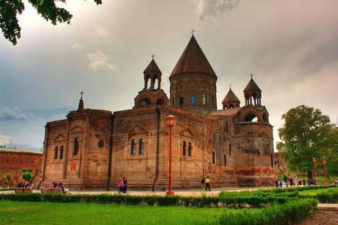 Echmiadzin, Zvartnots, Khor Virap - Khor Virap: The Iconic Pilgrimage Site