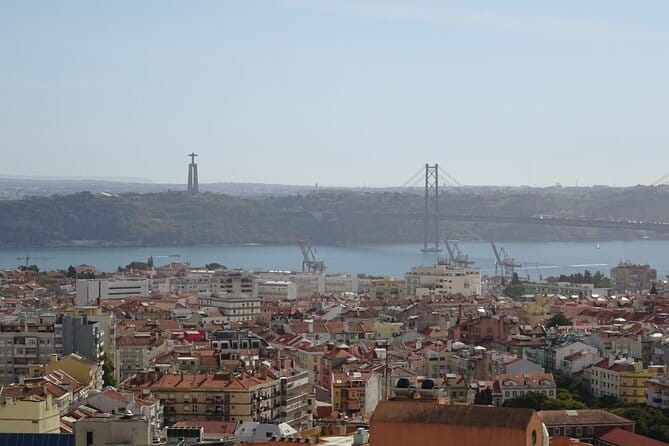 Eco Tuk Tour up to 6 people - Exploring Lisbon in a Tiny Eco Tuk Tuk