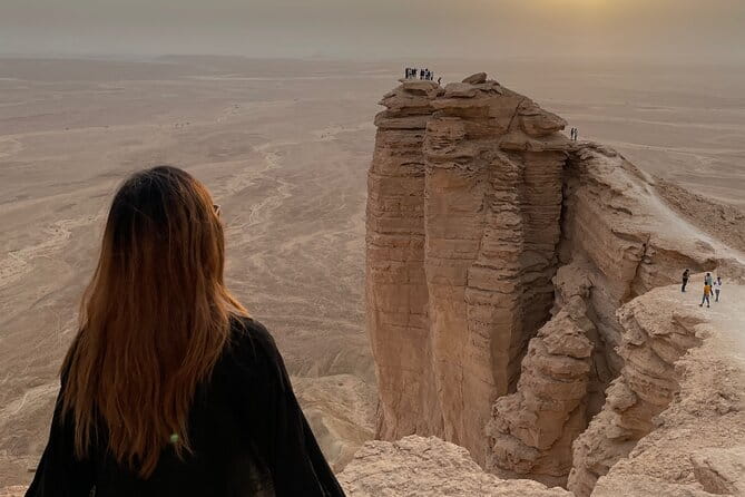 Edge of the World Tour Including Dinner and Hike From Riyadh - Key Points