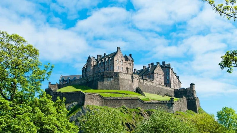 Edinburgh and Outlander by Rail from London 3-Day Tour - Arriving in Edinburgh: A Place Full of Stories