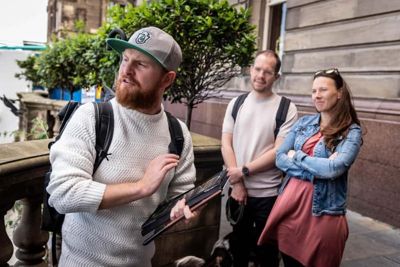 Edinburgh: Full City Tour & Johnnie Walker Whisky Experience - Discovering Edinburgh’s Historic Heart: From Royal Mile to Greyfriars