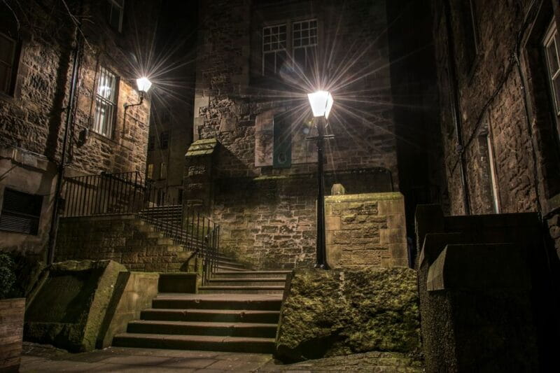 Edinburgh: Guided Ghost Walking Tour in Spanish - Key points / Takeaways
