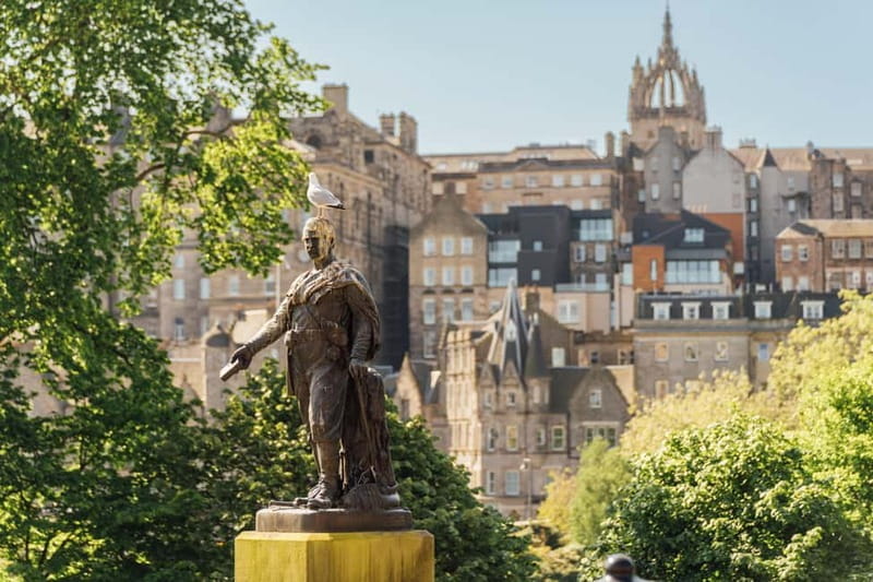 Edinburgh: Hop-On, Hop-Off Bus Tour City & Britannia Combo - A Closer Look at the Tour Itinerary and Experience