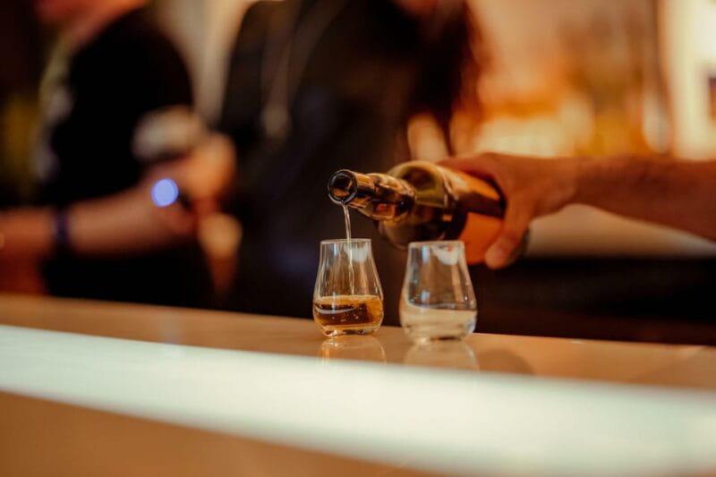 Edinburgh: Johnnie Walker Whisky Explorers Guided Tasting - Exploring Edinburgh’s Whisky Scene: What You’ll Experience
