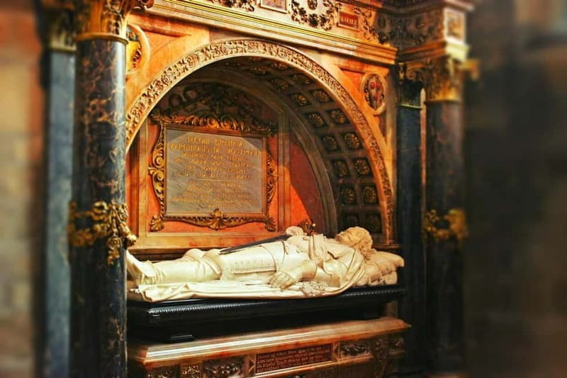 Edinburgh: Monsters of The Royal Mile - A Dark History Tour - Key points / Takeaways