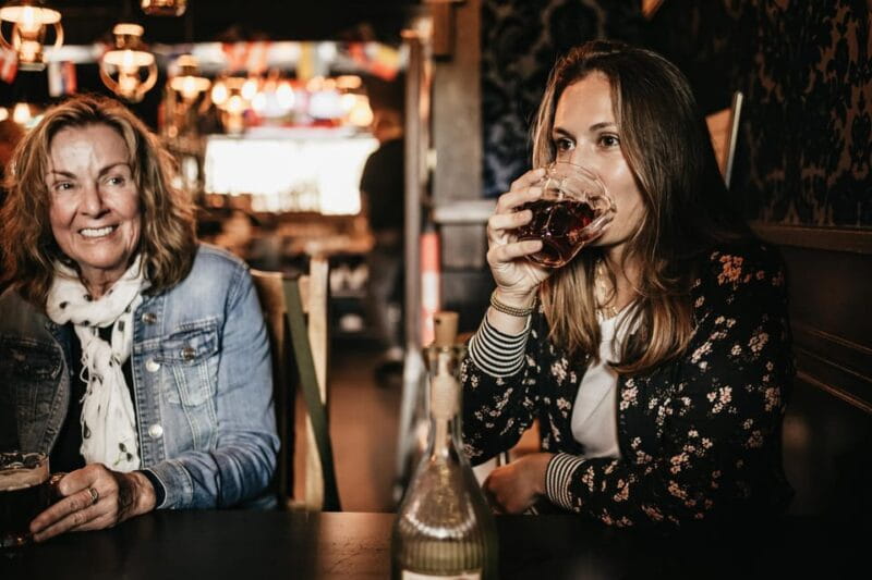 Edinburgh: Old Town Guided Walking Tour and Beer Tasting - Exploring Edinburgh’s Old Town Through Its Beer and Streets