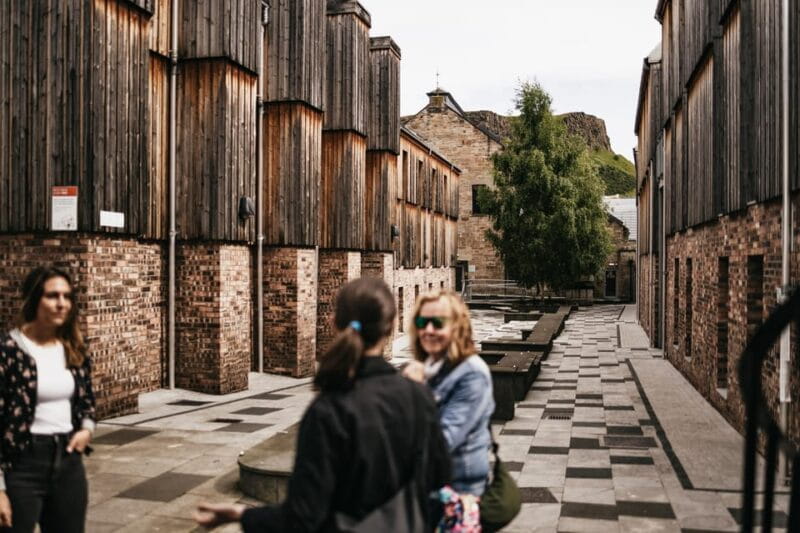 Edinburgh: Old Town Guided Walking Tour and Beer Tasting - In-Depth Breakdown of the Itinerary