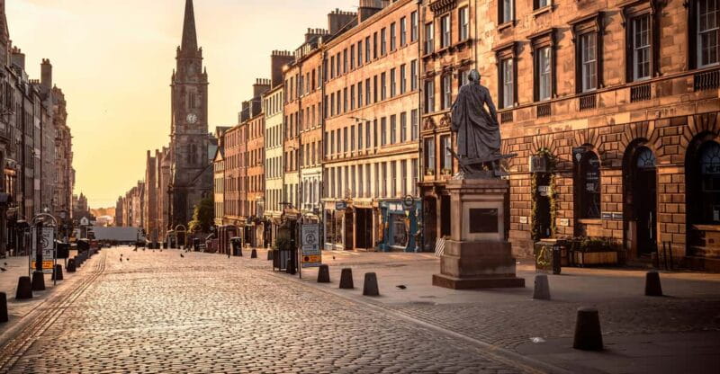Edinburgh: Old Town Private Walking Tour with Historian - Key Points / Takeaways