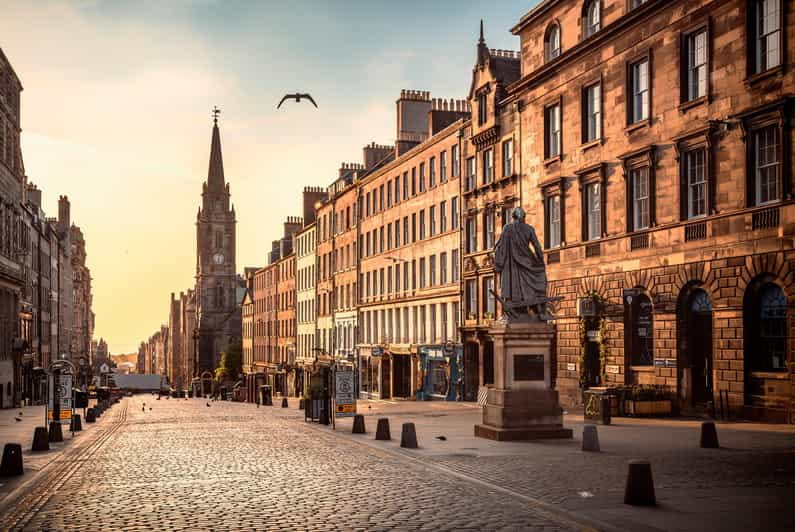 Edinburgh: Old Town Private Walking Tour with Historian - The Value of a Private Guided Tour