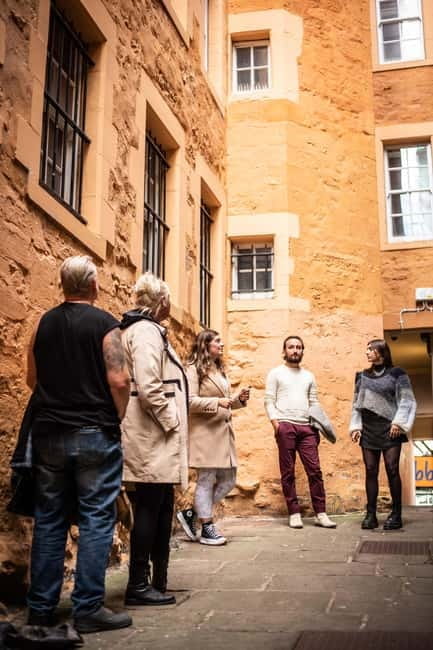 Edinburgh: Old Town Walking Tour with Holyrood Entry - Key Points / Takeaways
