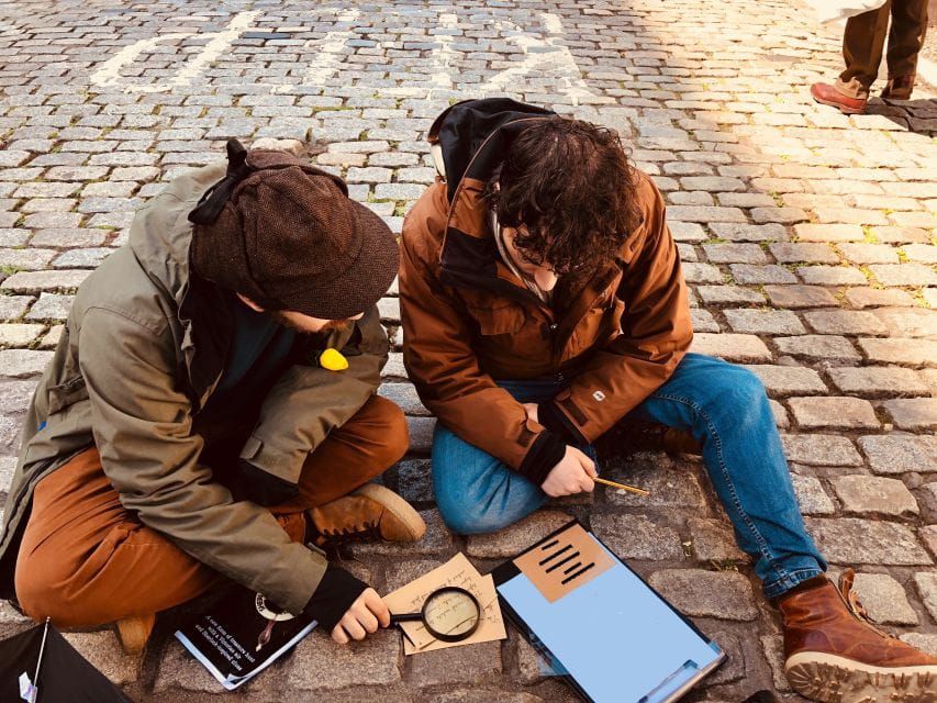Edinburgh: Private Sherlock Holmes Adventure Tour Challenge - Refundable Deposit and Equipment Rental