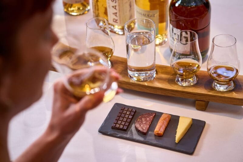 Edinburgh: Scotch Whisky Tasting Experience with Canapés - The Tasting Itself: What to Expect