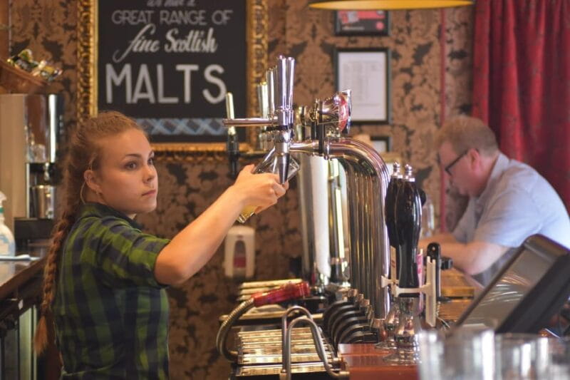 Edinburgh: Stand Up Comedy Show - Entering Edinburgh’s Comedy Scene at the Beehive Inn