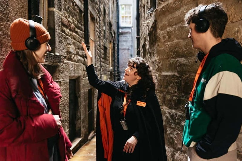 Edinburgh: Underground Vaults Evening Ghost Tour with Whisky - Entering the Shadows: The Start at Mercat Cross