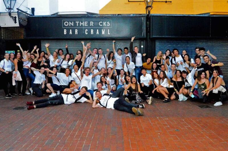 Edinburgh's Best Bar Crawl: Free Shots, Discounts, Photos - The Experience: What You Can Expect During the Night