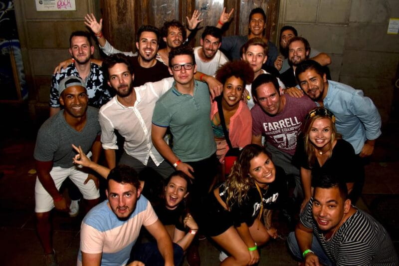 Edinburgh's Best Bar Crawl: Free Shots, Discounts, Photos - Practical Tips for a Great Night