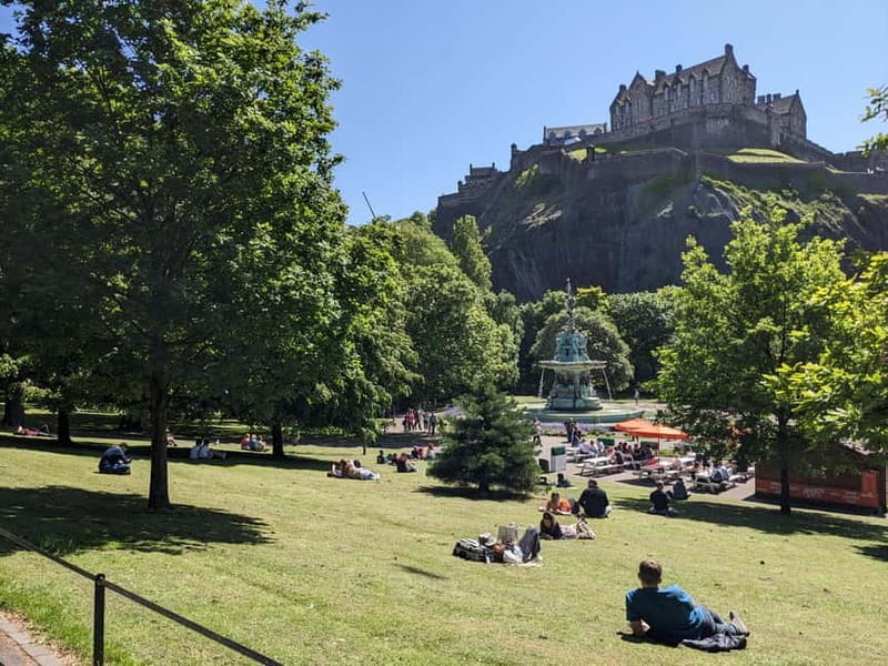 Edinburgh's must-see attractions: walking tour in French - Key points / Takeaways