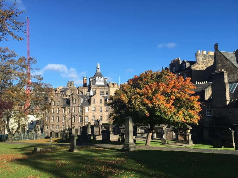 Edinburgh's must-see attractions: walking tour in French - The Sum Up