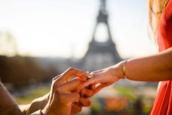 Eiffel Tower Photographer, Professional Photo shoot - Paris - Authenticity and Local Flavor