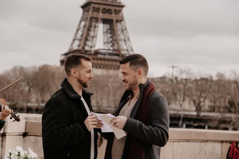 Eiffel Tower Proposal lgbtqia+ / 1h Photographer - Key Points / Takeaways