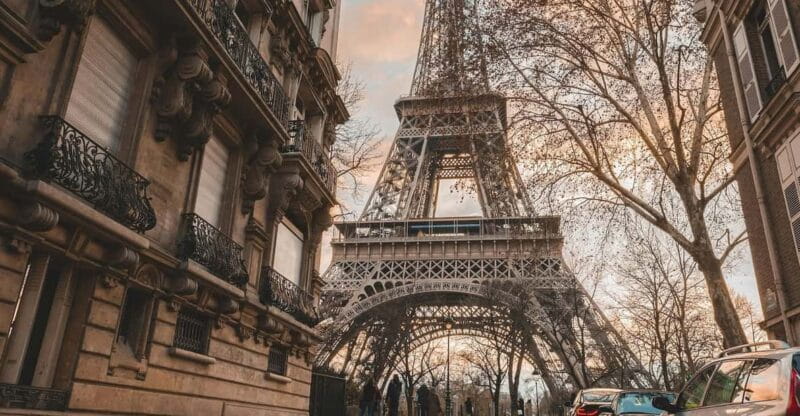 Eiffel Tower Reserved Access with Photoshoot stops - Key points / Takeaways