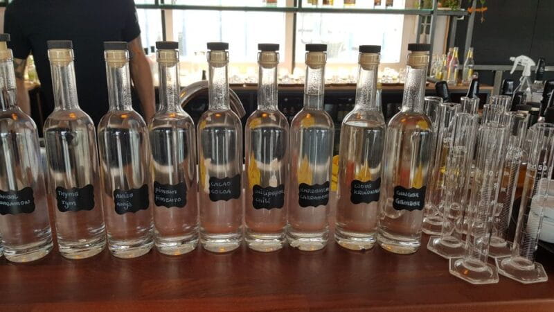 Eindhoven: Bottle Distillery Tour and Tasting Experience - Tasting and Snacks: The Heart of the Experience
