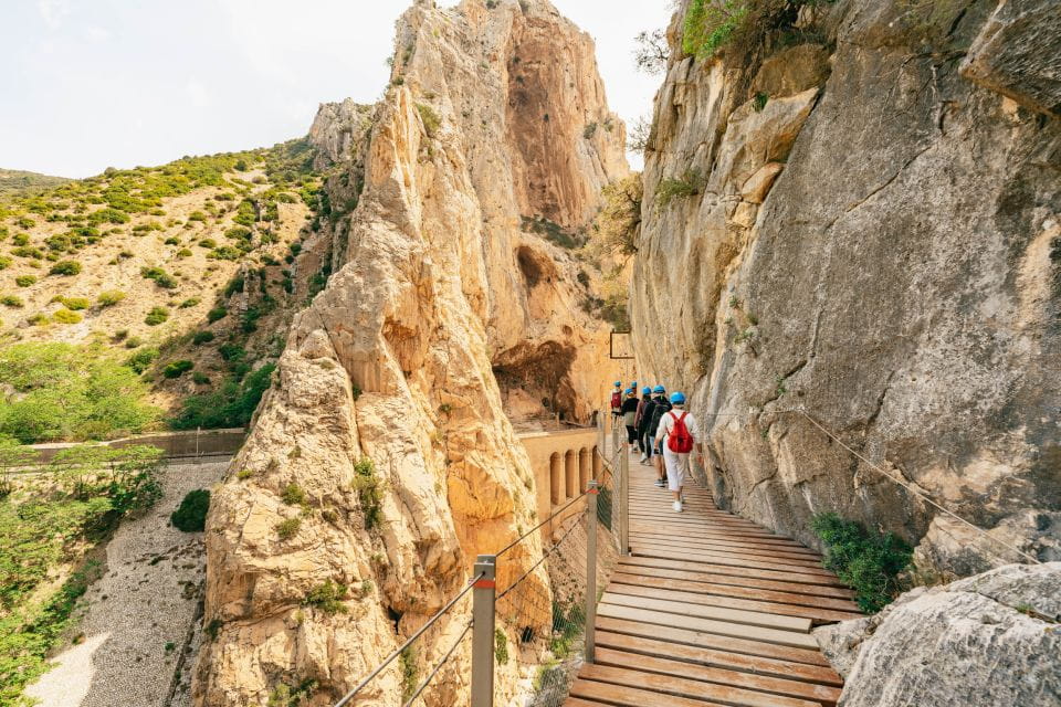 El Chorro: Caminito Del Rey Guided Tour With Shuttle Bus - Itinerary Highlights